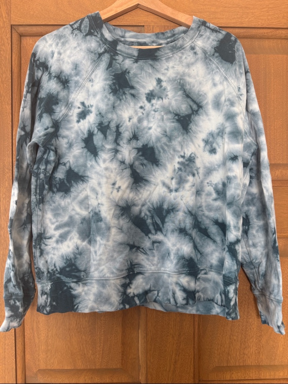 Athleta -M- Tie-Dye Crewneck Sweatshirt in Navy and White